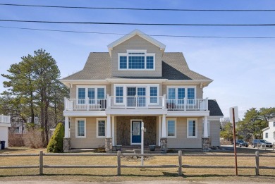 Beach Home For Sale in Saco, Maine