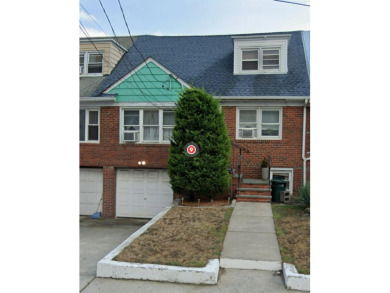 Beach Townhome/Townhouse For Sale in Long Beach, New York