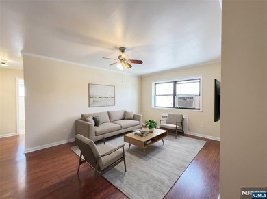 Beach Home For Sale in Fort Lee, New Jersey