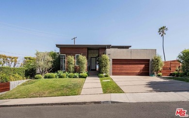 Beach Home For Sale in Pacific Palisades, California