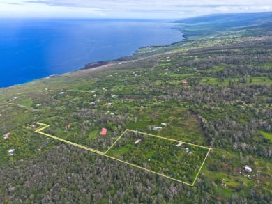 Beach Home For Sale in Captain Cook, Hawaii