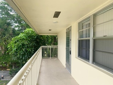Beach Condo For Sale in West Palm Beach, Florida