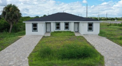 Beach Townhome/Townhouse For Sale in Port Charlotte, Florida