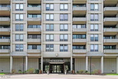 Beach Condo Sale Pending in Bratenahl, Ohio