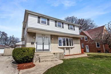 Beach Home Active Under Contract in Skokie, Illinois