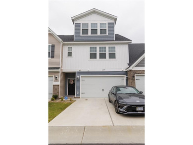 Beach Townhome/Townhouse For Sale in Chesapeake, Virginia