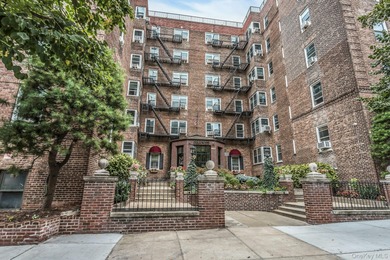 Beach Home Sale Pending in Forest Hills, New York