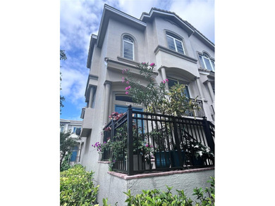 Beach Townhome/Townhouse For Sale in Oakland Park, Florida