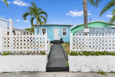Beach Townhome/Townhouse For Sale in Lake Worth Beach, Florida