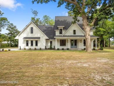 Beach Home For Sale in Beaufort, North Carolina