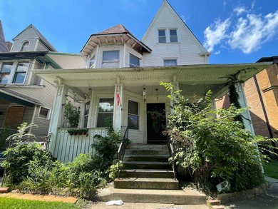 Beach Home Sale Pending in Chicago, Illinois