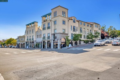 Beach Condo For Sale in Oakland, California