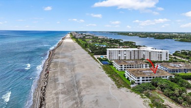 Beach Condo For Sale in Palm Beach, Florida