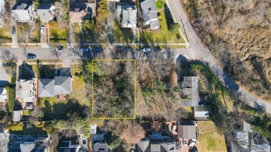 Beach Lot Sale Pending in Douglaston, New York