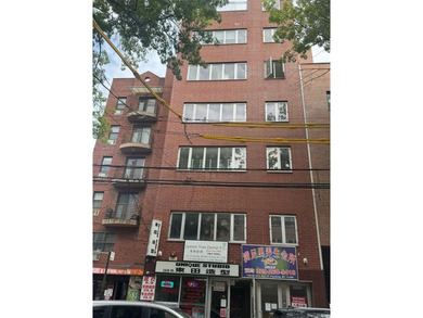 Beach Townhome/Townhouse For Sale in Flushing, New York