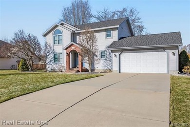 Beach Home Active Under Contract in Norton Shores, Michigan