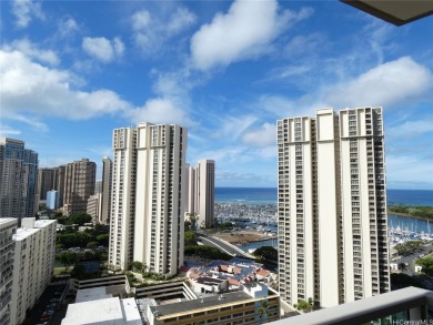 Beach Condo For Sale in Honolulu, Hawaii