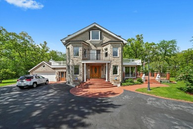 Beach Home For Sale in Lake Forest, Illinois