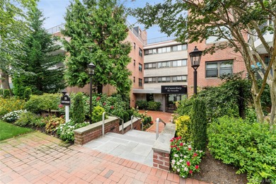 Beach Home Sale Pending in Great Neck, New York