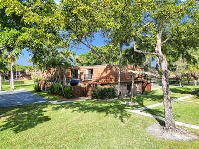 Beach Townhome/Townhouse For Sale in Davie, Florida