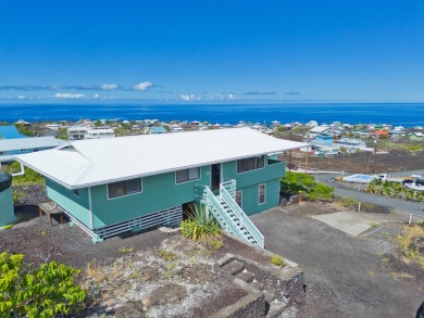 Beach Home For Sale in Captain Cook, Hawaii