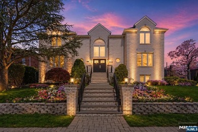 Beach Home For Sale in Fort Lee, New Jersey