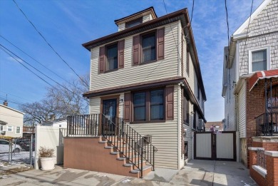 Beach Townhome/Townhouse For Sale in Bronx, New York