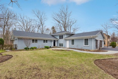 Beach Home Sale Pending in Lake Bluff, Illinois
