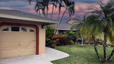 Beach Townhome/Townhouse For Sale in Tamarac, Florida