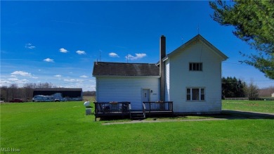 Beach Home For Sale in Ashtabula, Ohio