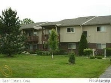 Beach Condo For Sale in Grosse Ile, Michigan