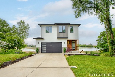 Beach Home For Sale in Holland, Michigan