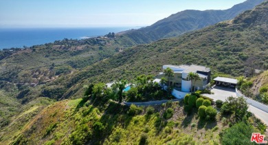 Beach Home For Sale in Malibu, California