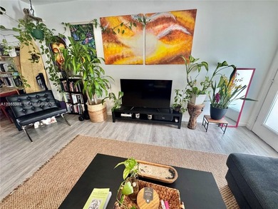 Beach Condo For Sale in Miami Beach, Florida