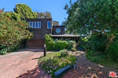 Beach Home For Sale in Malibu, California