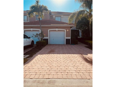 Beach Townhome/Townhouse For Sale in Fort Myers, Florida