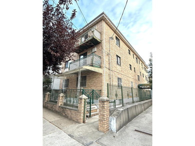 Beach Condo For Sale in College Point, New York