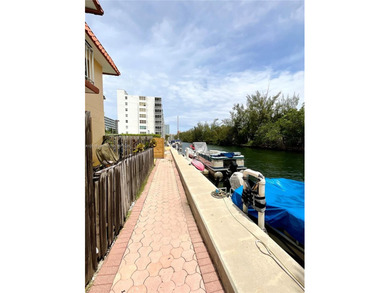 Beach Condo For Sale in North Miami Beach, Florida