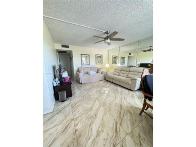 Beach Condo For Sale in Pembroke Pines, Florida