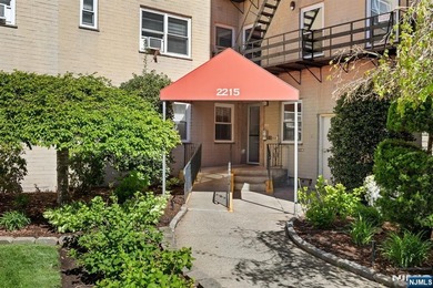 Beach Condo For Sale in Fort Lee, New Jersey