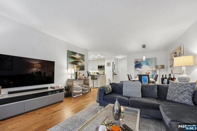 Beach Home For Sale in Fort Lee, New Jersey