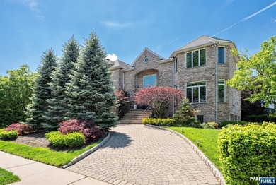 Beach Home For Sale in Fort Lee, New Jersey