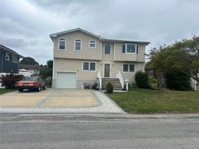 Beach Home For Sale in Lindenhurst, New York