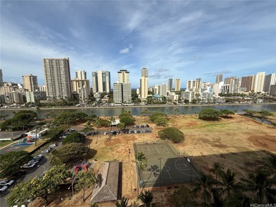 Beach Condo For Sale in Honolulu, Hawaii