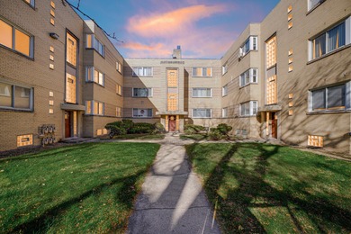 Beach Condo For Sale in Chicago, Illinois