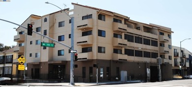 Beach Condo Sale Pending in Oakland, California