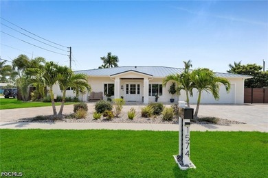 Beach Home For Sale in Fort Myers, Florida