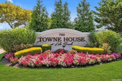 Beach Condo For Sale in Lido Beach, New York