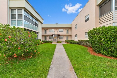 Beach Condo For Sale in Delray Beach, Florida