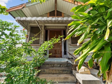 Beach Home Active Under Contract in Honolulu, Hawaii